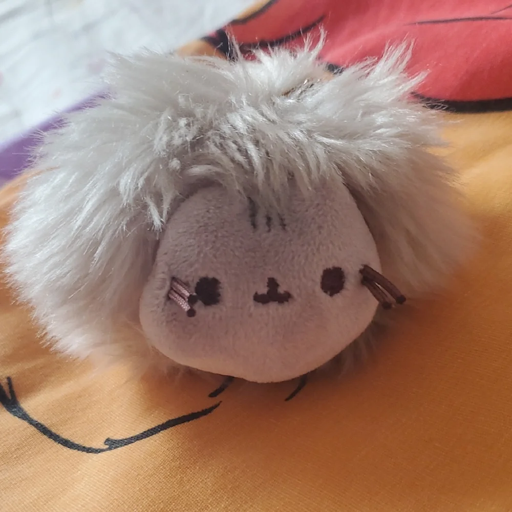 Pusheen Fluffy Pom Keychain - Picture 1 of 6